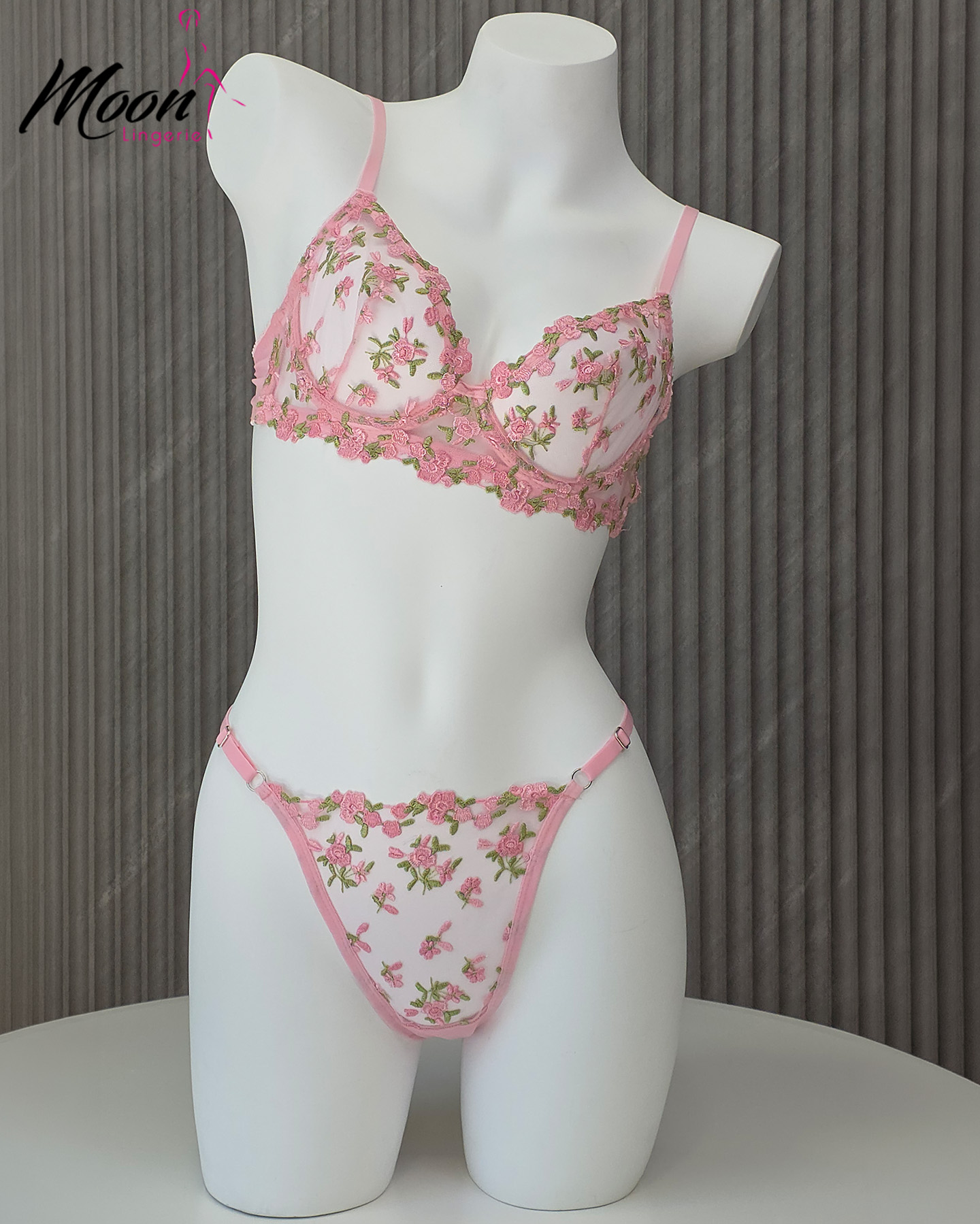 طقم داخلي دانتيل